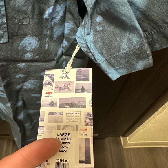 Men’s Urban Outfitters JAWS Button Shirt - Picture 5 of 7